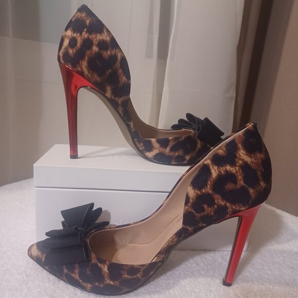 BETSEY JOHNSON LEOPARD PRINT STILLETOS WITH 4 INCH RED PEARL HEELS - Picture 1 of 6